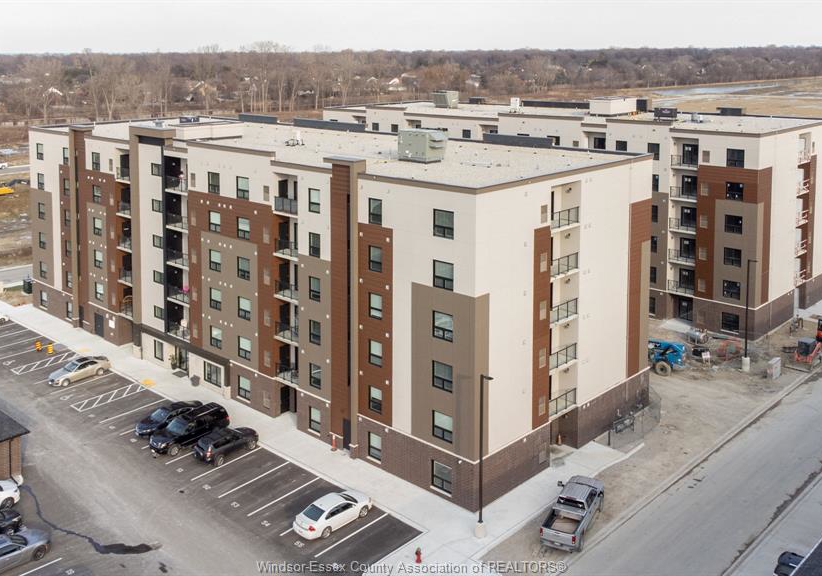 716-brownstone-tecumseh-ontario-26022791