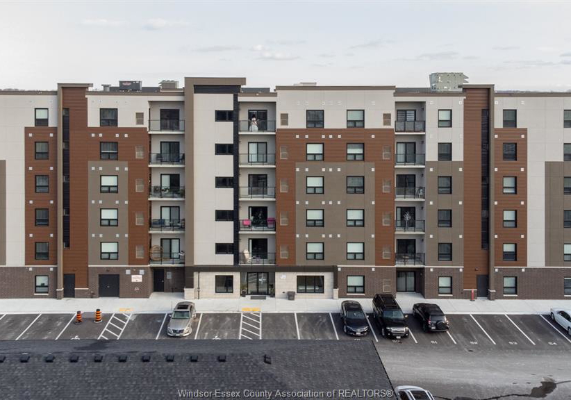 716-brownstone-tecumseh-ontario-26022791