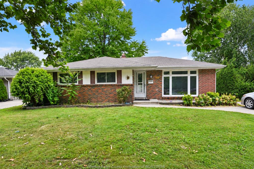 1560-villa-maria-boulevard-windsor-ontario-26022792