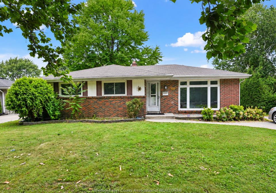 1560-villa-maria-boulevard-windsor-ontario-26022792