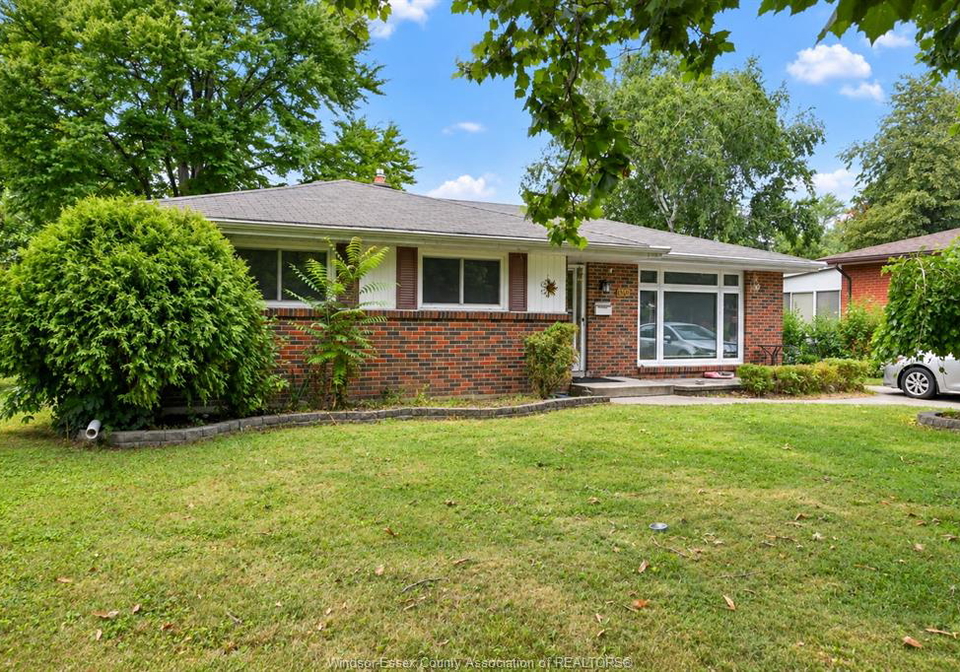 1560-villa-maria-boulevard-windsor-ontario-26022792