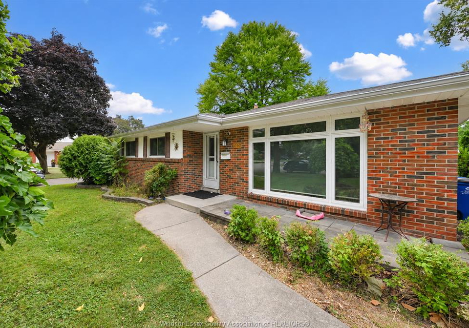 1560-villa-maria-boulevard-windsor-ontario-26022792