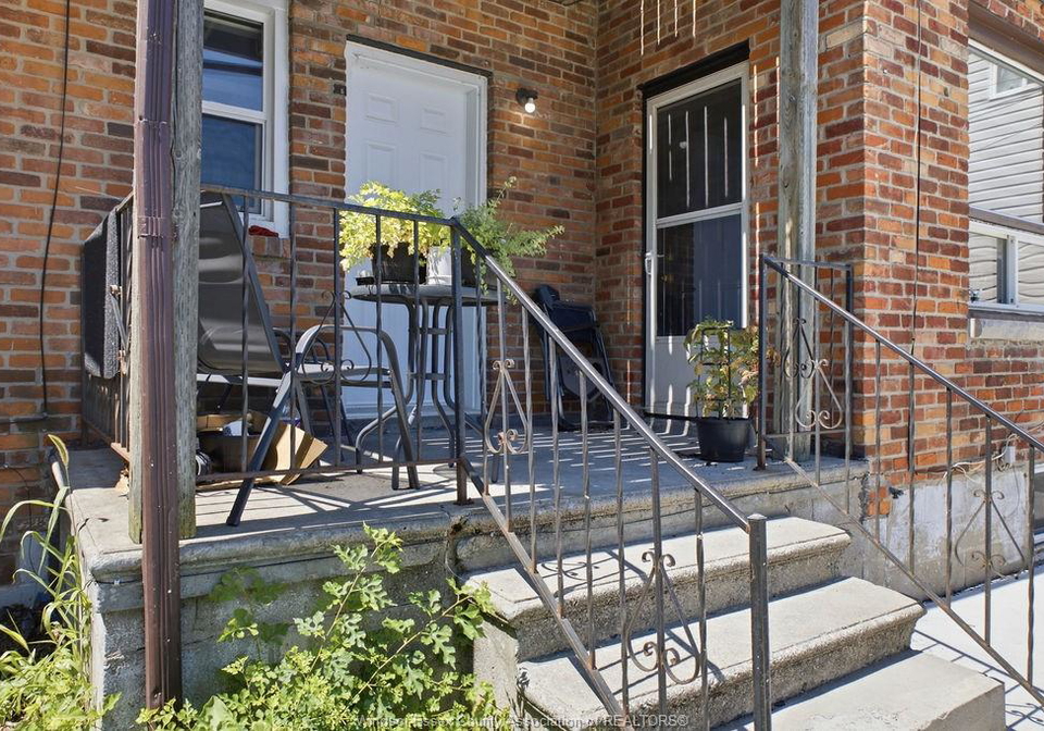 372-lincoln-road-windsor-ontario-26022817