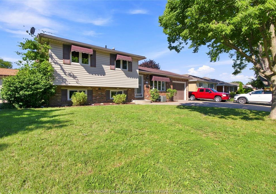 1085-watson-windsor-ontario-26022818