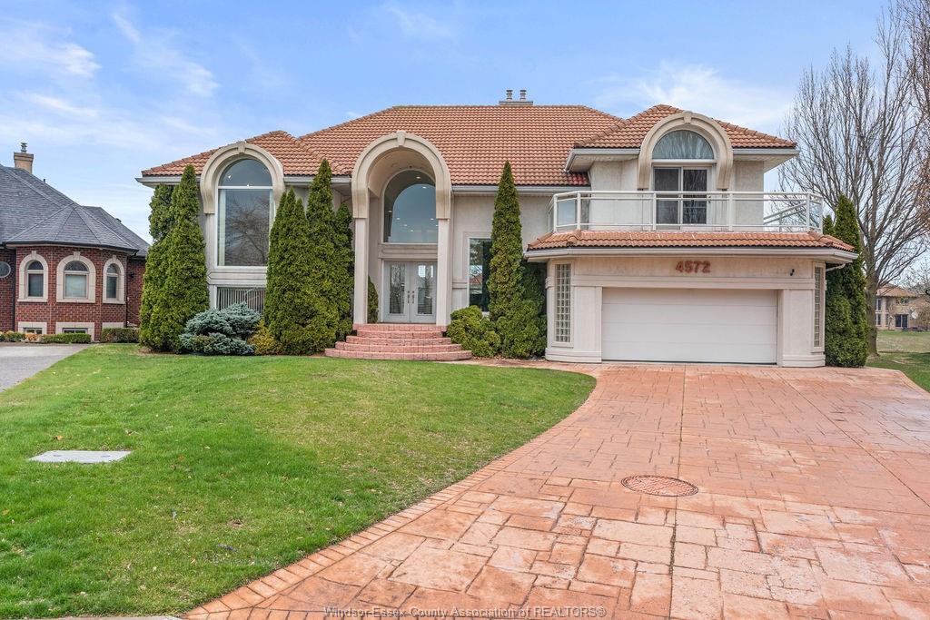4572-lake-grande-court-windsor-ontario-26022819