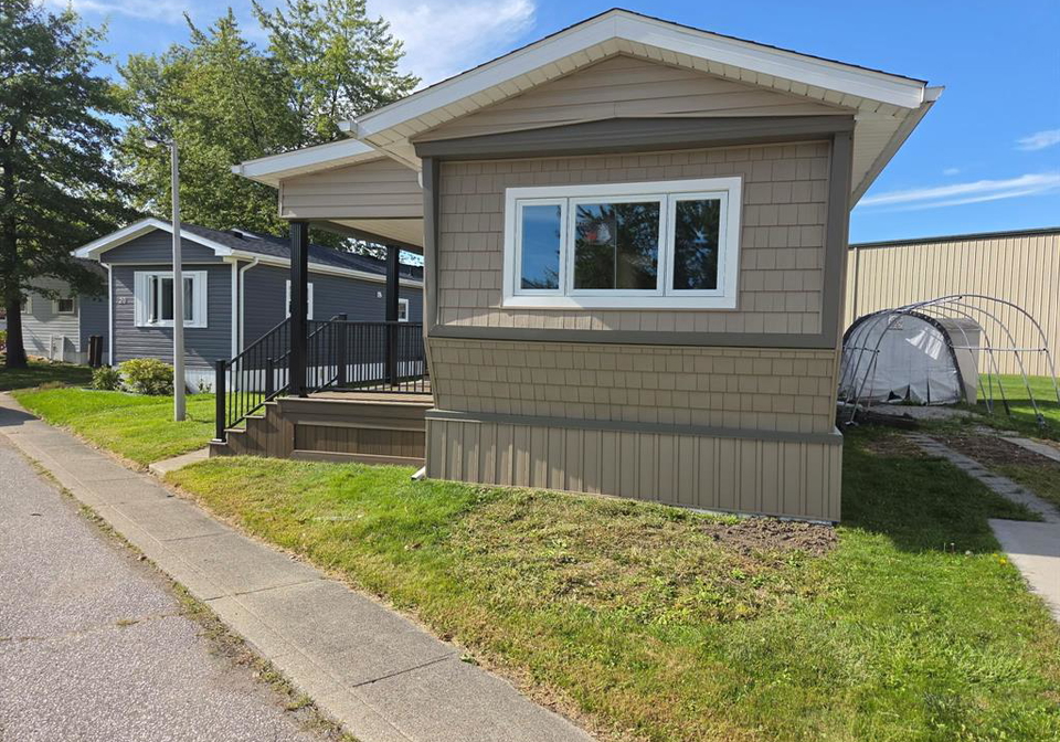 22-robin-lane-lakeshore-ontario-26022822