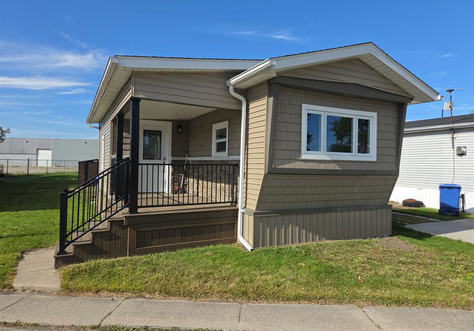 22-robin-lane-lakeshore-ontario-26022822