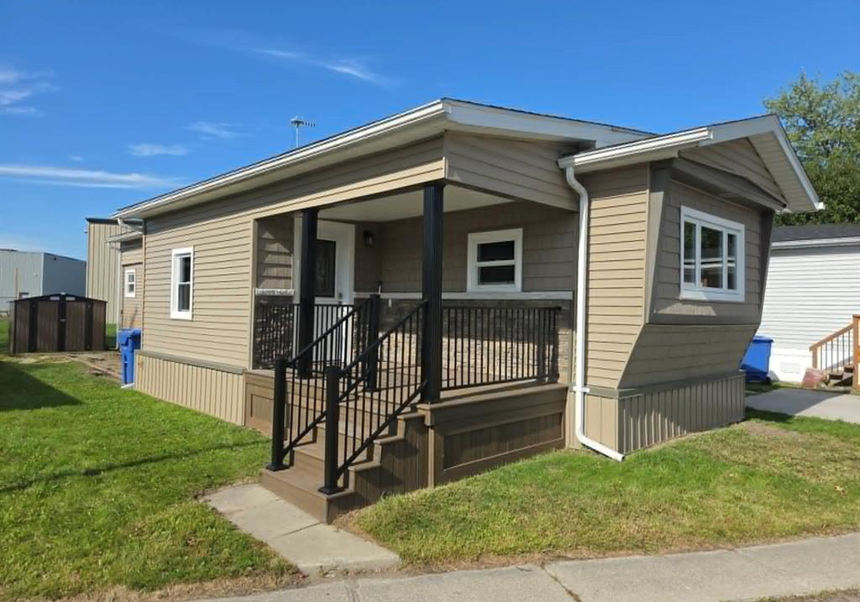 22-robin-lane-lakeshore-ontario-26022822