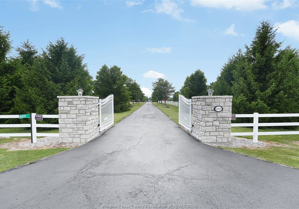 6811-concession-road-8-oldcastle-ontario-26022838
