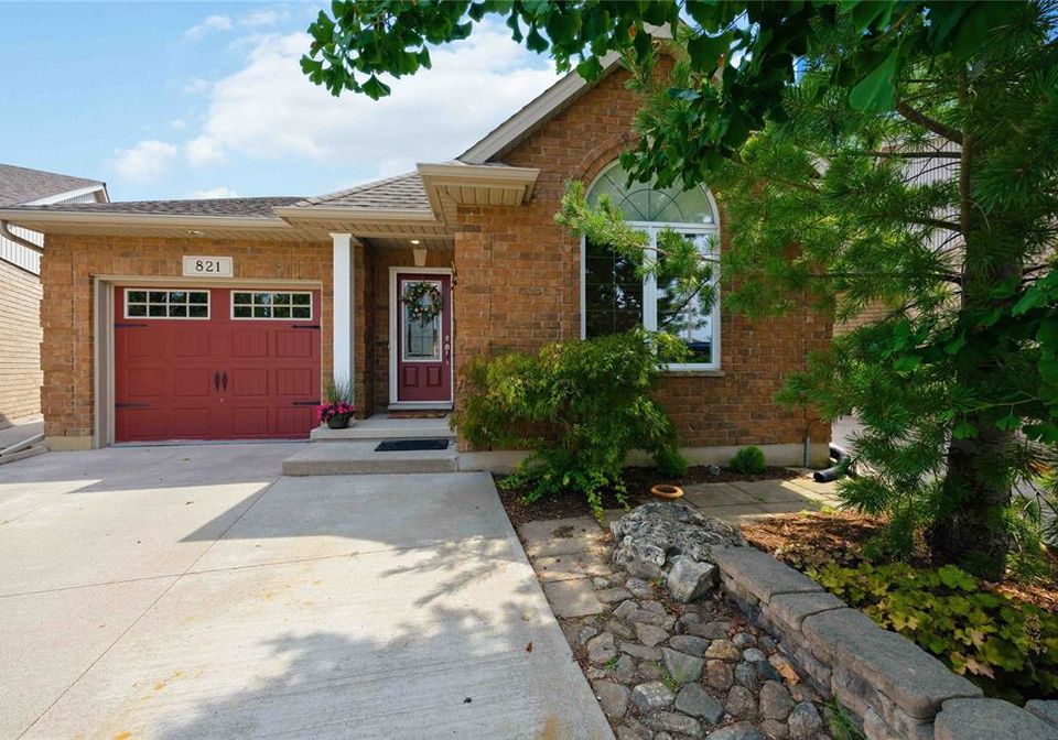 821-carriage-way-sarnia-ontario-26022857