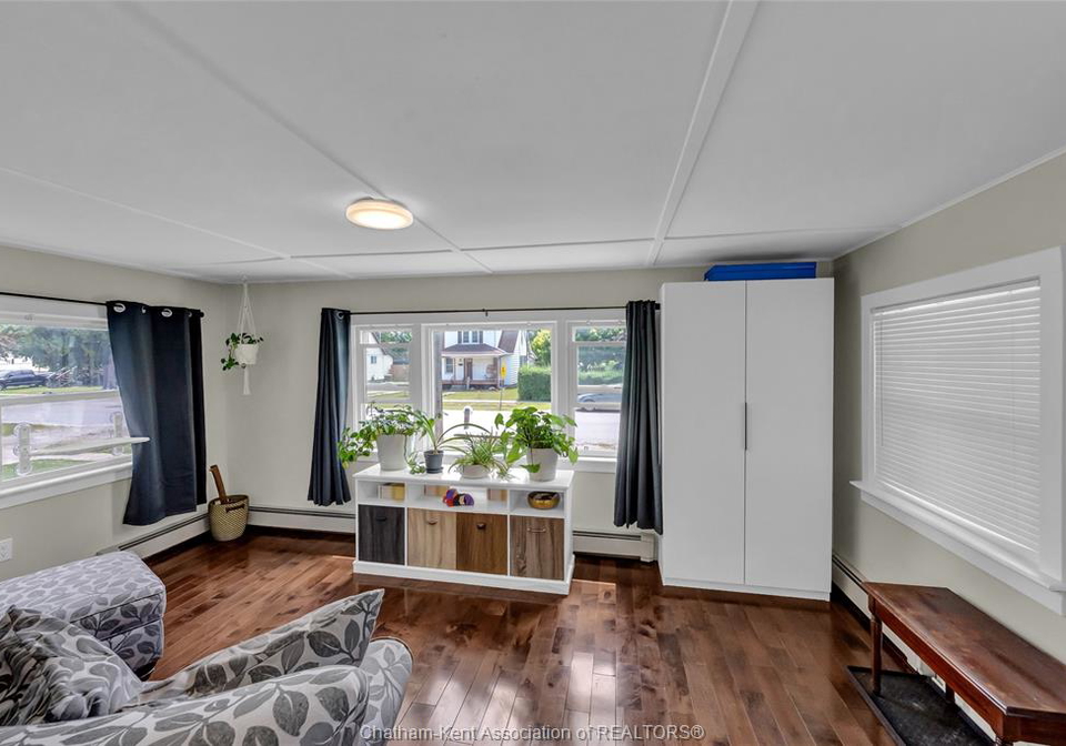 1134-elizabeth-street-wallaceburg-ontario-26022884