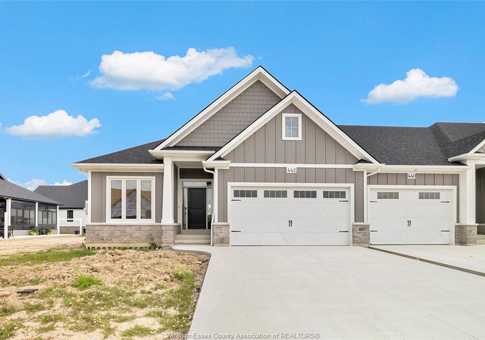 445-caserta-crescent-lakeshore-ontario-26022888