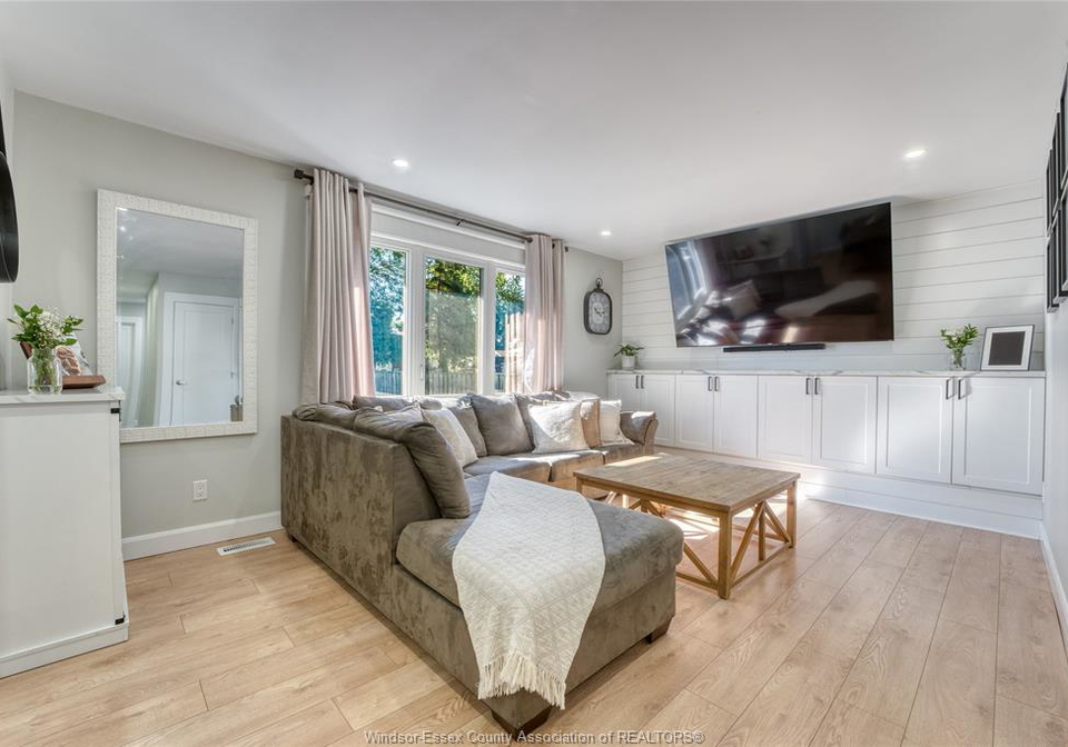 3214-forest-glade-drive-windsor-ontario-26022890