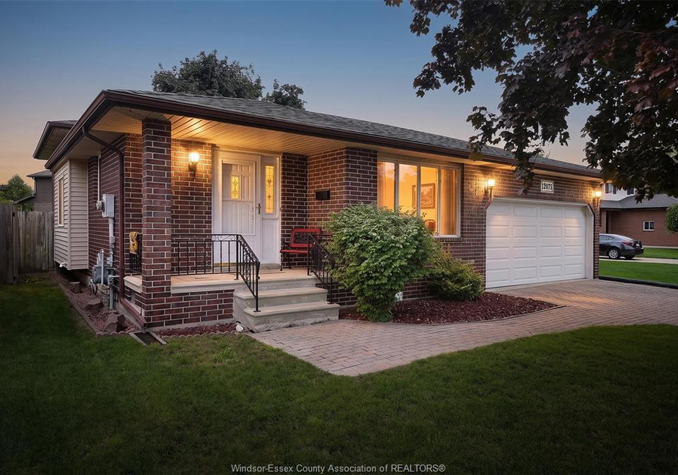12075-st-thomas-crescent-tecumseh-ontario-26022900