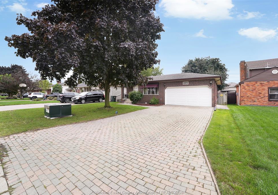 12075-st-thomas-crescent-tecumseh-ontario-26022900