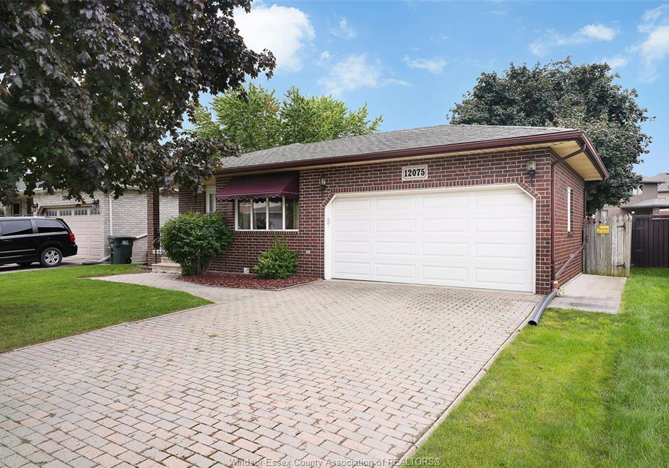 12075-st-thomas-crescent-tecumseh-ontario-26022900