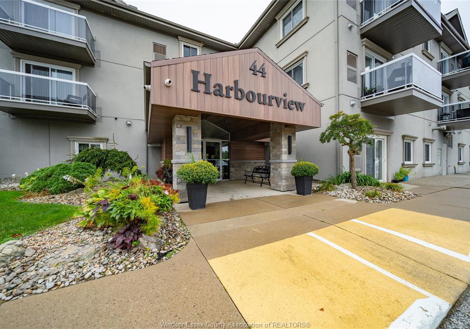 44-robson-road-leamington-ontario-26022901