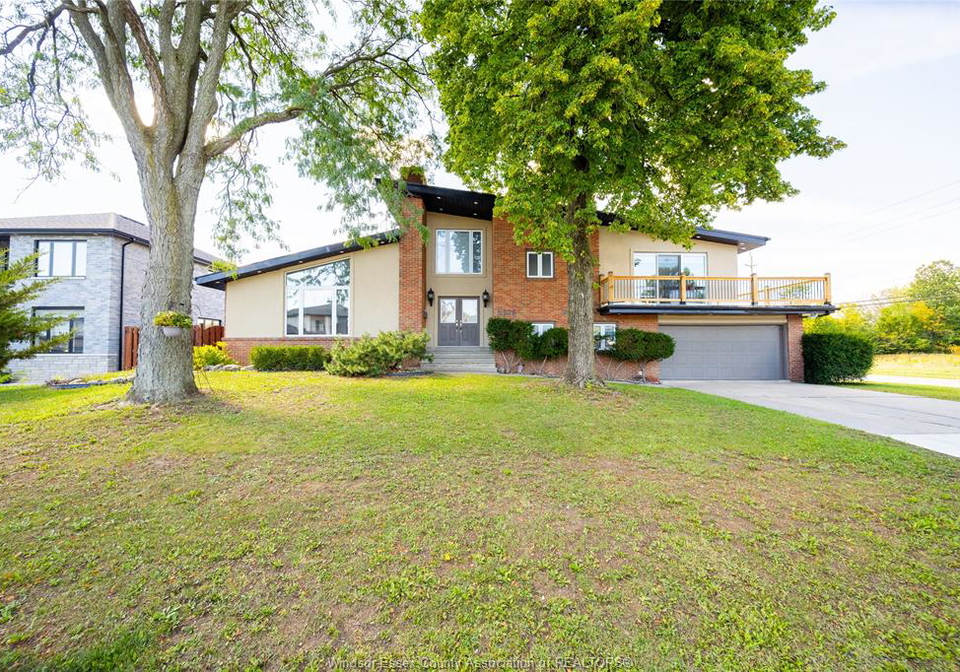 2405-roxborough-boulevard-windsor-ontario-26022913