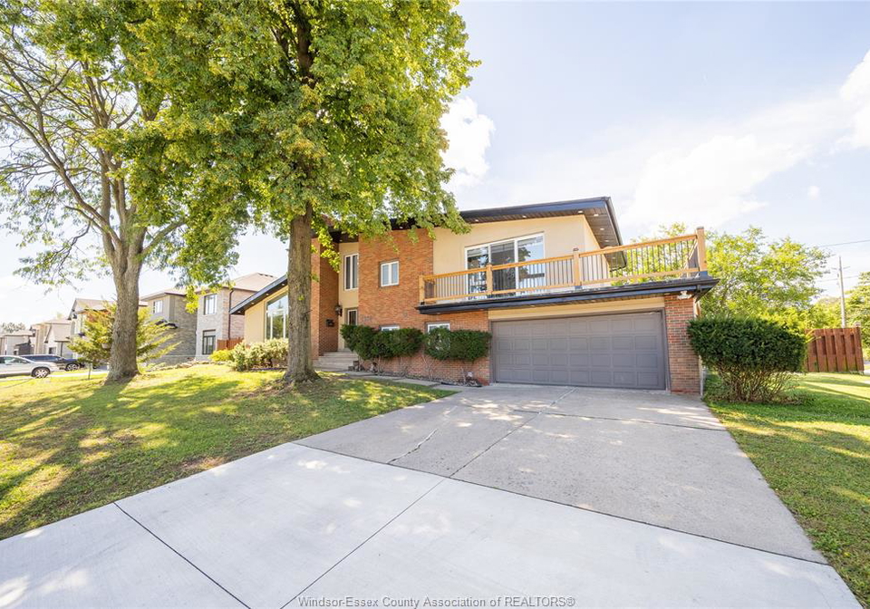 2405-roxborough-boulevard-windsor-ontario-26022913