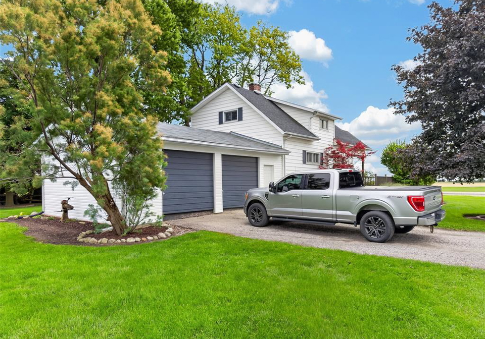 7703-base-line-wallaceburg-ontario-26022936