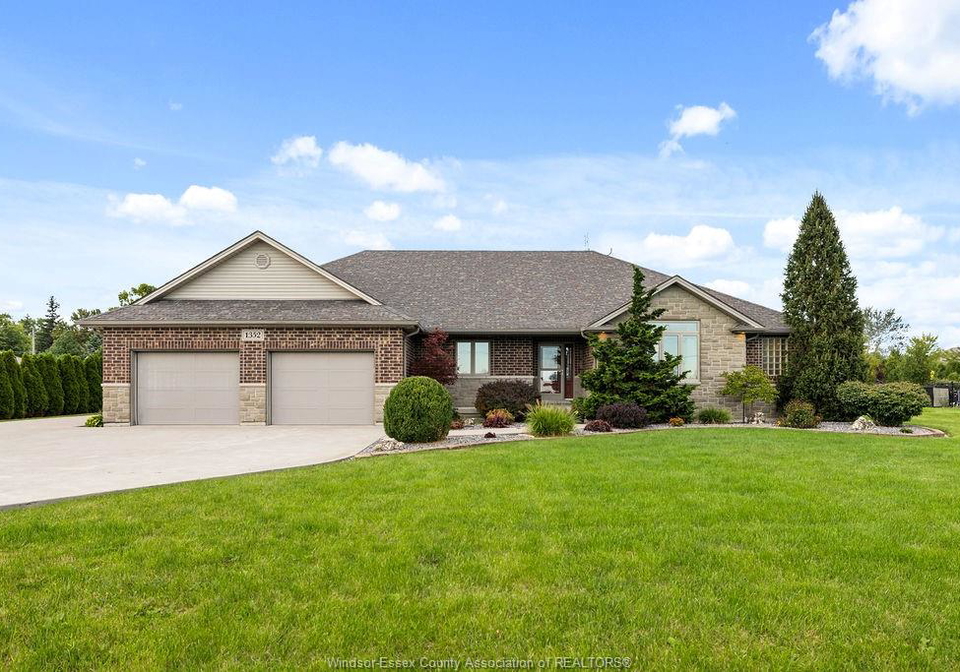 1352-tecumseh-road-lakeshore-ontario-26022957