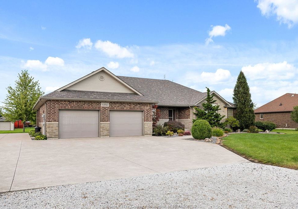 1352-tecumseh-road-lakeshore-ontario-26022957
