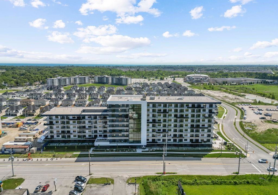 1624-lauzon-windsor-ontario-26022964