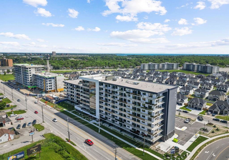 1624-lauzon-windsor-ontario-26022964