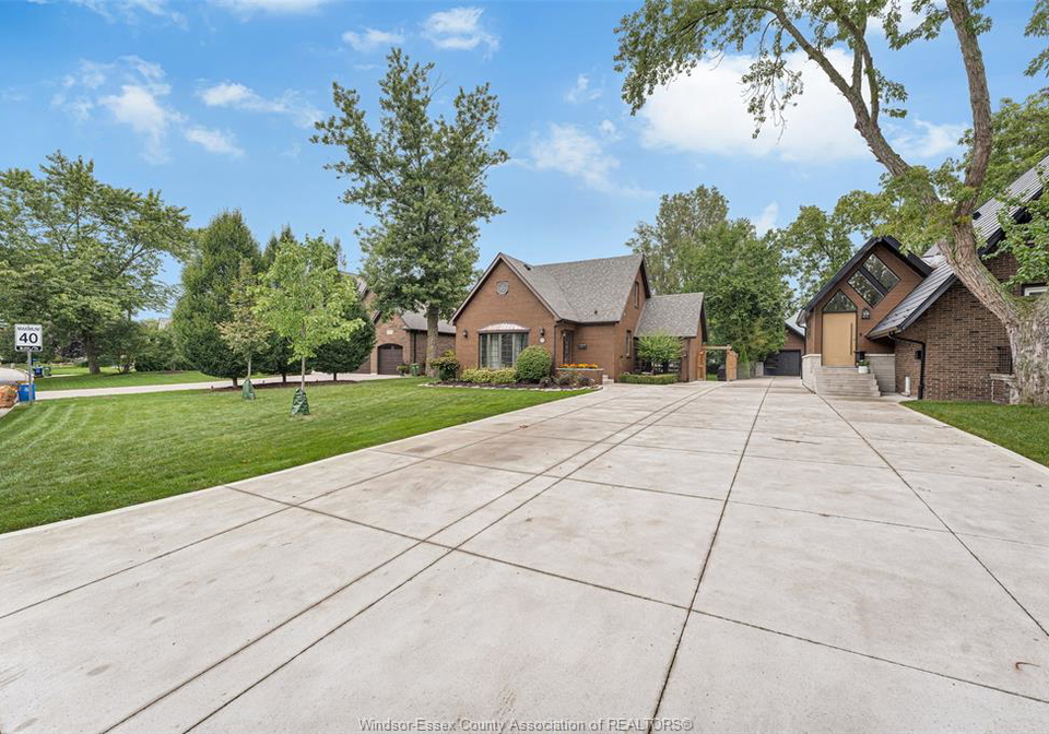 4236-roseland-drive-east-windsor-ontario-26022974