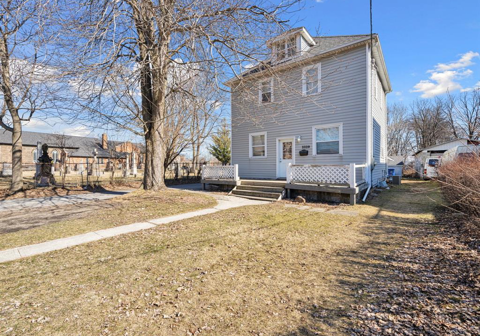 3329-sandwich-street-windsor-ontario-26022984