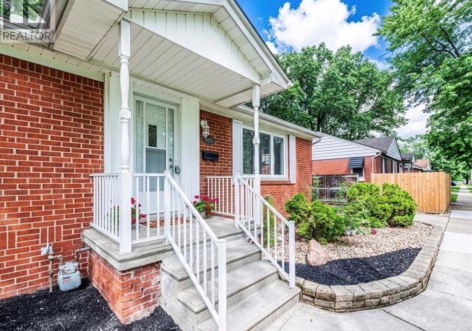3365-curry-avenue-windsor-ontario-26022999
