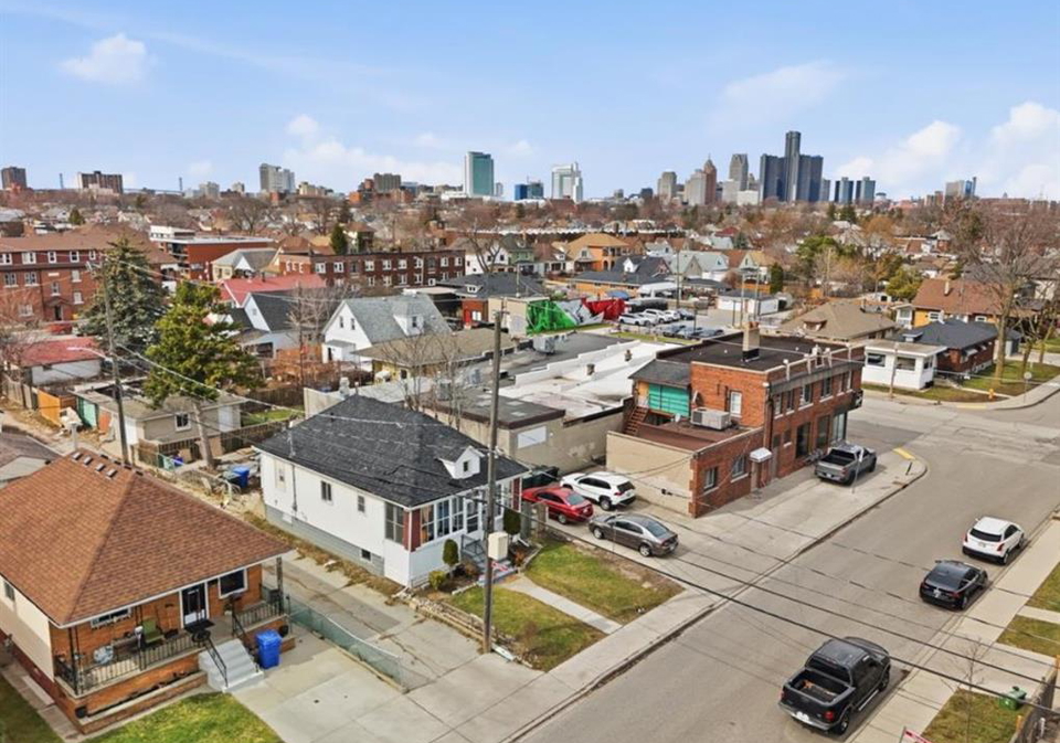 1023-hall-avenue-windsor-ontario-26023004