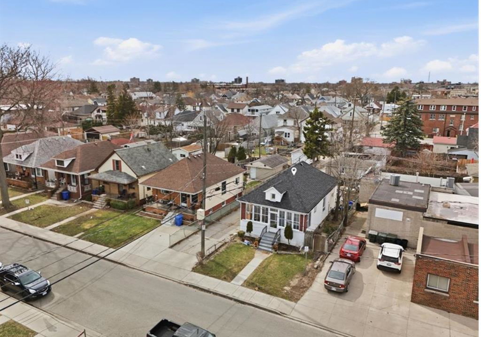 1023-hall-avenue-windsor-ontario-26023004
