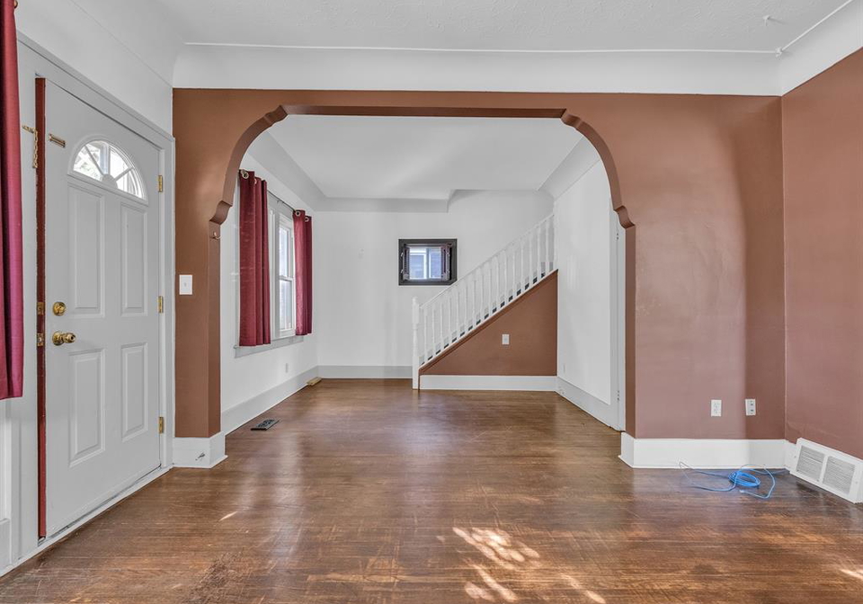 1396-moy-avenue-windsor-ontario-26023015