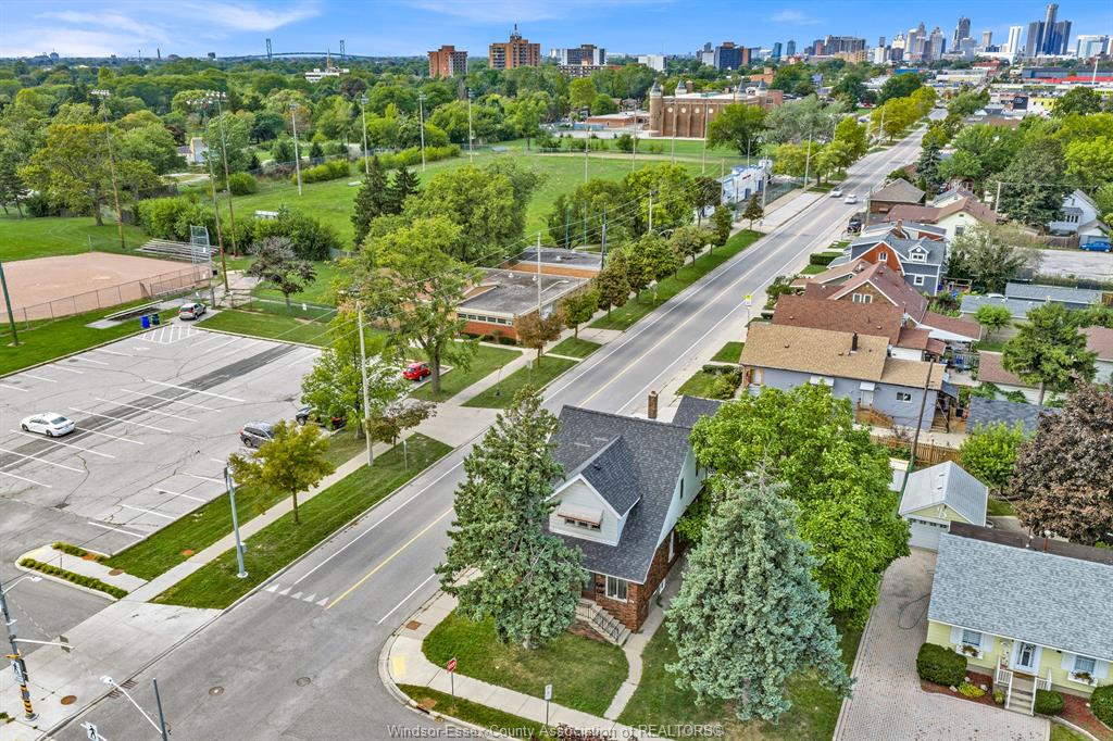 306-foch-windsor-ontario-26023040