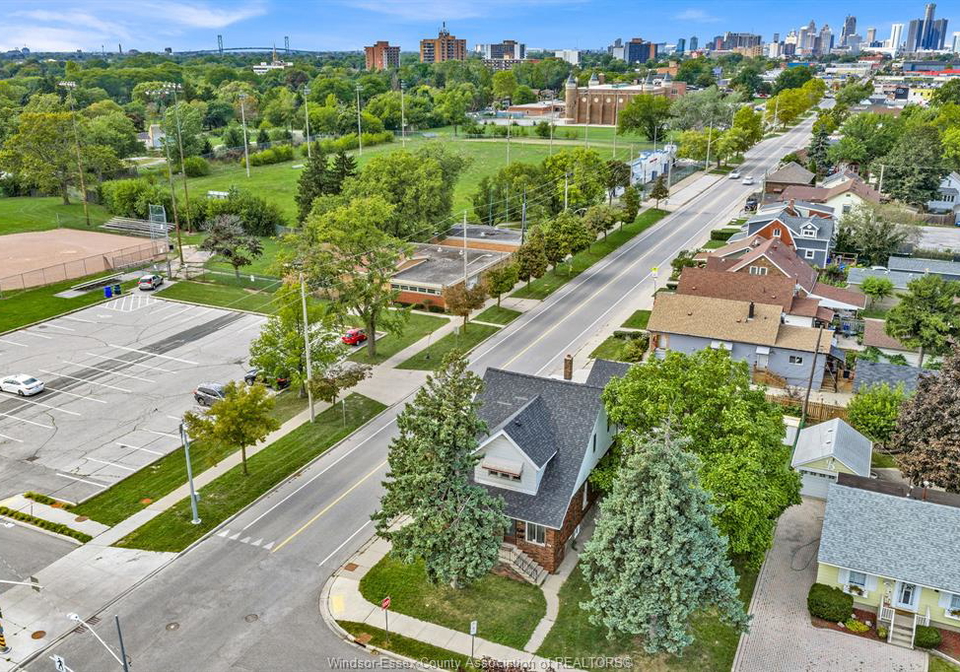 306-foch-windsor-ontario-26023040