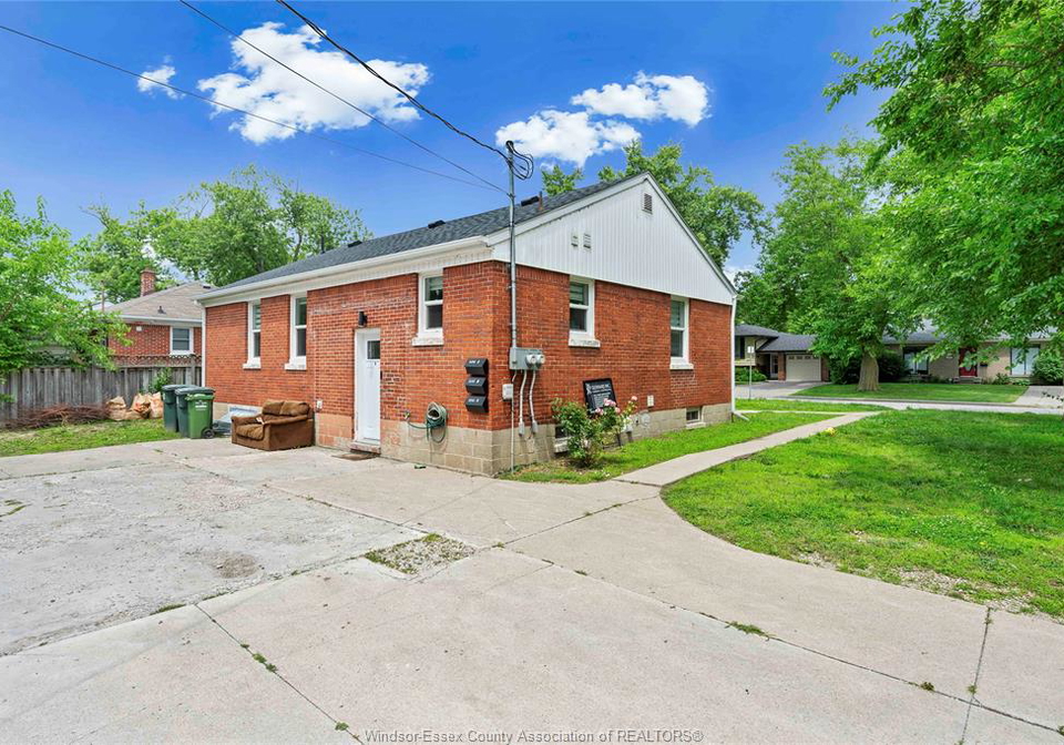 3495-longfellow-avenue-windsor-ontario-26023042