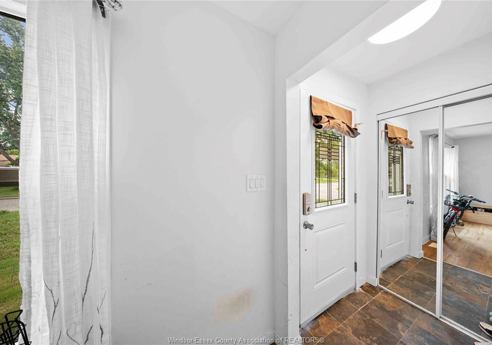 3495-longfellow-avenue-windsor-ontario-26023042