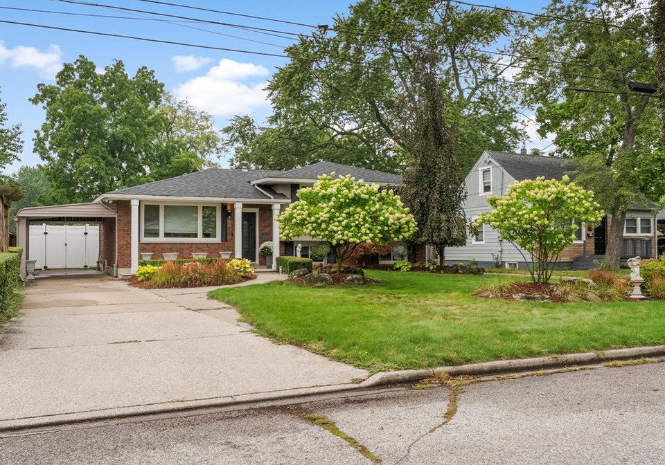 4113-roseland-drive-east-windsor-ontario-26023049