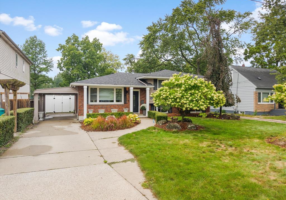 4113-roseland-drive-east-windsor-ontario-26023049