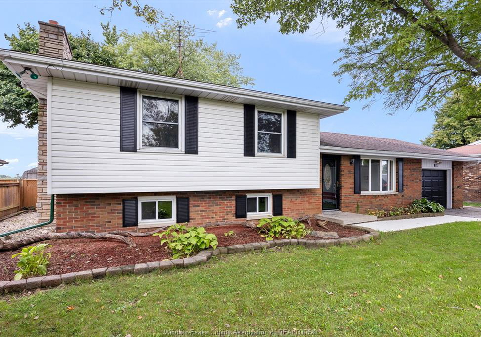 851-county-road-31-st-joachim-ontario-26023067