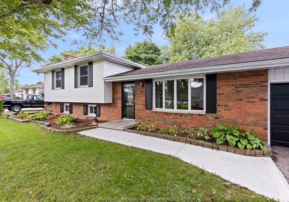 851-county-road-31-st-joachim-ontario-26023067