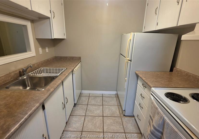 975-grand-avenue-west-chatham-ontario-26023075