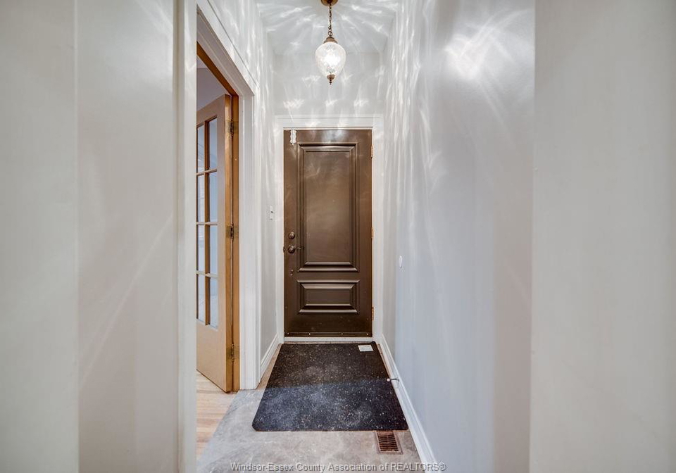 1346-parent-avenue-windsor-ontario-26023118