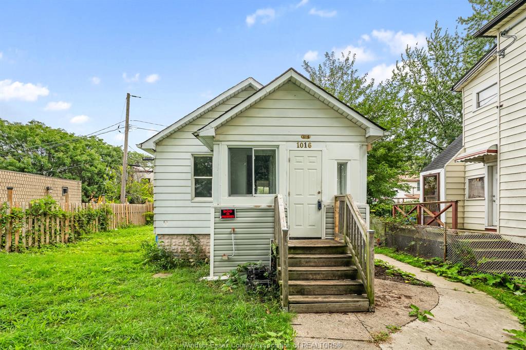 1016-hickory-road-windsor-ontario-26023129