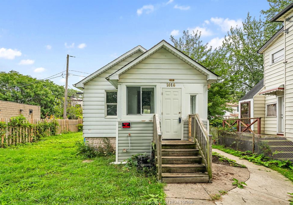 1016-hickory-road-windsor-ontario-26023129