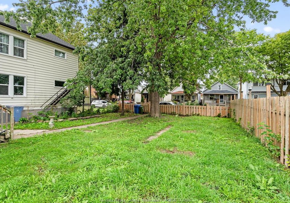 1016-hickory-road-windsor-ontario-26023129