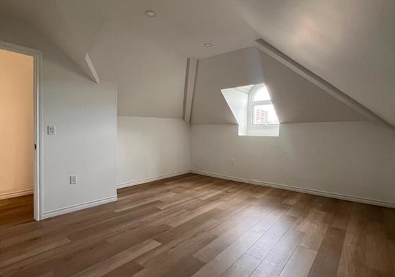 3203-peter-windsor-ontario-26023135