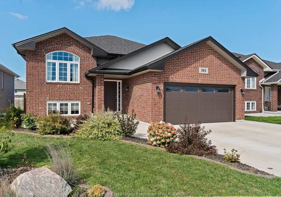 392-cypress-lane-lakeshore-ontario-26023146