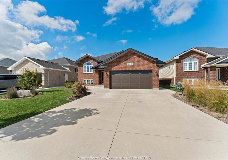 392-cypress-lane-lakeshore-ontario-26023146